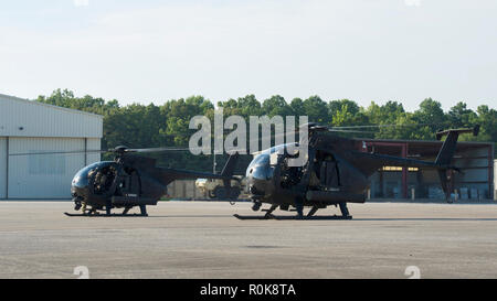 AH-6 Uccellino elicotteri da attacco a Saber Army Airfield, Tennessee. Foto Stock