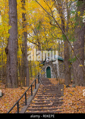 Vecchia Pompa acqua shack in Mount-royal park, Montreal, Canada Foto Stock