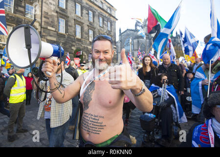 Decine di migliaia di Indy Ref 2 sostenitori marzo a Edimburgo per indipendenza scozzese con: Indy Ref 2 sostenitori dove: Edimburgo, Regno Unito quando: 06 Ott 2018 Credit: Euan ciliegio/WENN Foto Stock