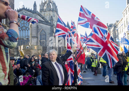 Decine di migliaia di Indy Ref 2 sostenitori marzo a Edimburgo per indipendenza scozzese con: Unionisti dove: Edimburgo, Regno Unito quando: 06 Ott 2018 Credit: Euan ciliegio/WENN Foto Stock