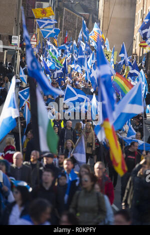 Decine di migliaia di Indy Ref 2 sostenitori marzo a Edimburgo per indipendenza scozzese con: Indy Ref 2 sostenitori dove: Edimburgo, Regno Unito quando: 06 Ott 2018 Credit: Euan ciliegio/WENN Foto Stock