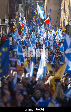 Decine di migliaia di Indy Ref 2 sostenitori marzo a Edimburgo per indipendenza scozzese con: Indy Ref 2 sostenitori dove: Edimburgo, Regno Unito quando: 06 Ott 2018 Credit: Euan ciliegio/WENN Foto Stock