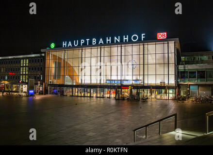 Colonia Stazione Ferroviaria di notte Foto Stock