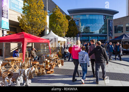 I Responsabili di mercato, artigianato e il mercato alimentare a The Lowry Outlet Shopping Centre, MediaCityUK, Salford Quays Foto Stock