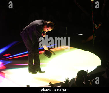 Dublino, Irlanda. 5 Nov 2018.. U2 torna a Dublino. Bono e U2 in 3 Arena a Dublino per la prima delle quattro prestazioni della loro esperienza + innocenza mostra. Foto: Leon Farrell/RollingNews.ie Credito: RollingNews.ie/Alamy Live News Foto Stock