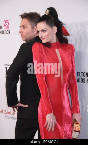 New York, Stati Uniti d'America. Novembre 05, 2018 Chris Hardwick, Lydia Hearst frequentare Elton John Aids Foundation's xvii annuale di un duraturo vantaggio di visione a Cipriani 42nd Street a New York Novembre 05, 2018 Il credito:RW/MediaPunch Credito: MediaPunch Inc/Alamy Live News Foto Stock