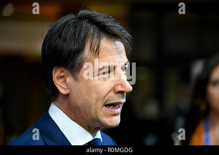 Bruxelles, Belgio, Belgio. Xvii oct, 2018. Il primo ministro dell'Italia, Giuseppe Conte di dichiarare in occasione del Consiglio europeo di Bruxelles, Belgio Credito: Riccardo Pareggiani/ZUMA filo/Alamy Live News Foto Stock