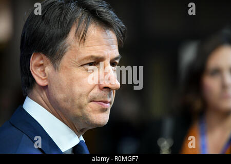 Bruxelles, Belgio, Belgio. Xvii oct, 2018. Il primo ministro dell'Italia, Giuseppe Conte di dichiarare in occasione del Consiglio europeo di Bruxelles, Belgio Credito: Riccardo Pareggiani/ZUMA filo/Alamy Live News Foto Stock