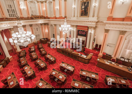 Settembre 22, 2018 a Sacramento / CA / STATI UNITI D'AMERICA - Vista del complessivo del Senato camera si trova nel centro storico di California State Capitol Building Foto Stock