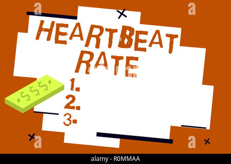 La scrittura della nota che mostra la frequenza cardiaca. Business photo vetrina misurata dal numero di volte in cui il cuore si contrae al minuto. Foto Stock