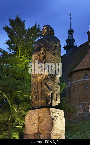 Monumento a Niccolò Copernico presso la collina della Cattedrale di Frombork. Polonia Foto Stock