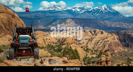 Fuoristrada e La Sal Mountain pano in Moab Foto Stock