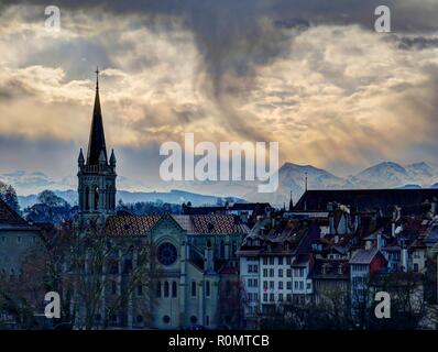 Strano cielo sopra di Berna, la capitale della Svizzera Foto Stock