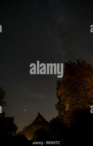 Cielo notturno su Fischland in Germania con la Via Lattea Foto Stock