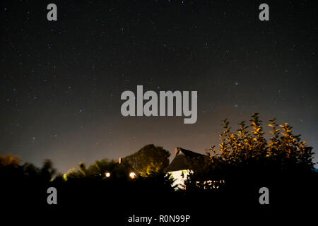 Cielo notturno su Fischland in Germania con la Via Lattea Foto Stock