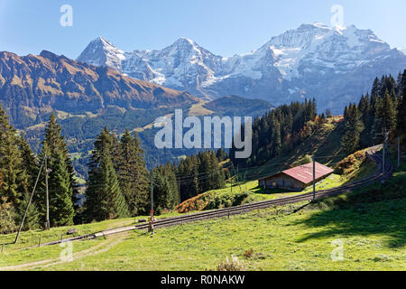 Vista Panoramatic di Eiger, Jungfraujoch e regione di Jungfrau vicino Grütschalp, regione di Jungfrau, Svizzera Foto Stock