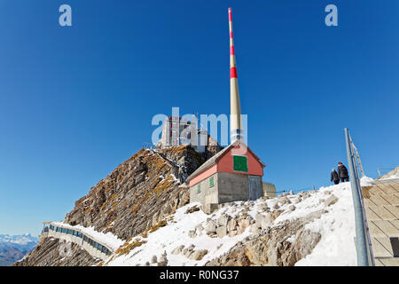 Soleggiato, prima neve, viste del Säntis vertice di Alpstein, Alpi Appenzell, Svizzera Foto Stock