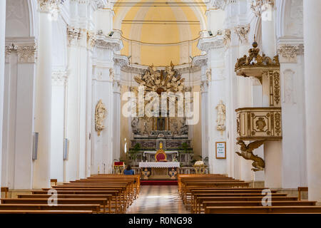 Noto, Italia - 21 Settembre 2018: la chiesa di San Carlo al Corso Noto interni. Noto, Sicilia, Italia. Foto Stock