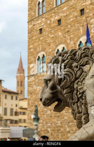 Firenze, Italia - 28 ottobre 2018: i Medici Lions sono una coppia di sculture in marmo di leoni, uno dei quali è romana risalente al II secolo D.C. Foto Stock