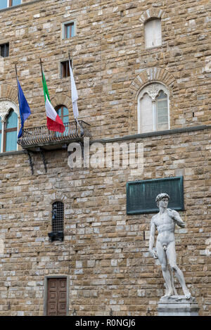 Firenze, Italia - 28 ottobre 2018: Piazza della Signoria a Firenze con la statua del David di Michelangelo Foto Stock