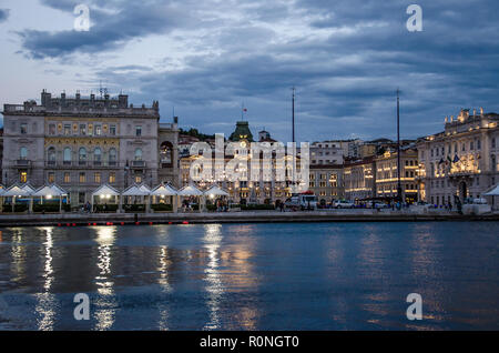 Municipio di Trieste, l'eclettico opera di Giuseppe Bruni (1872-1875). L'edificio sorge nella piazza principale della città di Trieste - Piazza Unità d'Italia Foto Stock