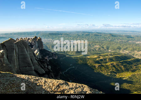 Montserrat, Catalonia / Spagna 2 Novembre 2018: Panotamic vista di Montserrat formazioni rocciose Foto Stock