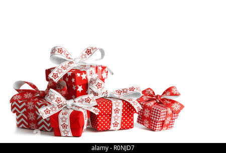 Regalo di natale Scatole isolate su sfondo bianco Foto Stock