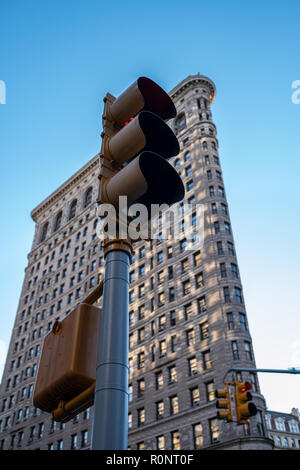 Architettura closeup di Flatiron Building nel pomeriggio nella città di New York negli Stati Uniti Foto Stock