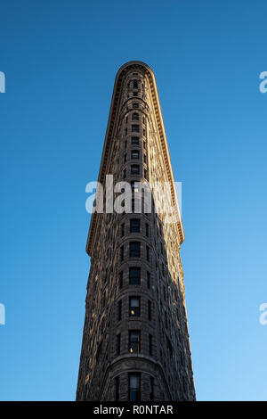 Architettura closeup di Flatiron Building nel pomeriggio nella città di New York negli Stati Uniti Foto Stock