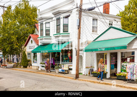 Strada principale del Nordest del porto sull'isola di Mount Desert nel Maine, Stati Uniti Foto Stock