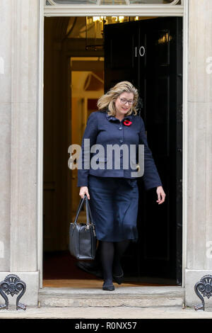 Penny Mordaunt, Segretario di Stato per lo Sviluppo Internazionale e uguaglianze Ministro visto uscire dal n. 10 di Downing Street dopo aver frequentato il settimanale riunione del gabinetto. Foto Stock