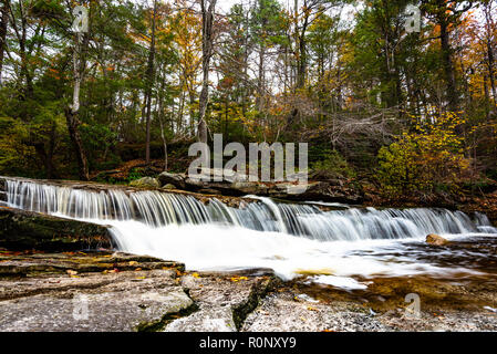 Autunno nel lago Minnewaska State Park, New York: Peters Kill e Awosting cade Foto Stock