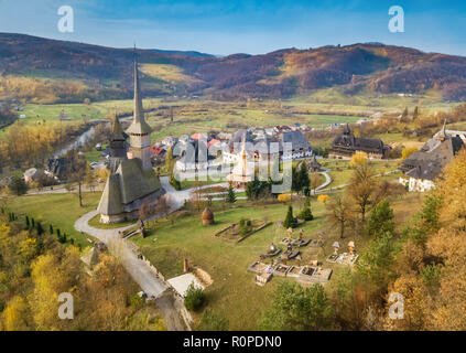 Vista aerea di Barsana Monastero nella regione Maramures, Sighetul Marmatiei - Romania Foto Stock