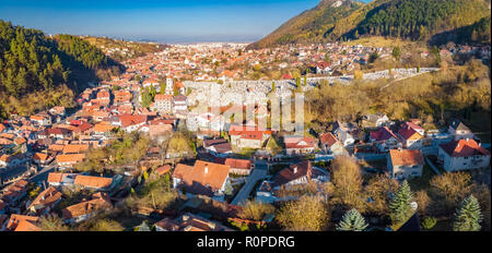 Vista aerea di Brasov cityscape, vecchia città storica della Transilvania, in Romania Foto Stock