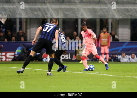 Milano, Italia. 6 Novembre, 2018. Malcom del FC Barcelona in azione durante la UEFA Champions League Group B match tra FC Internazionale e il FC Barcelona. Credito: Marco Canoniero/Alamy Live News Foto Stock