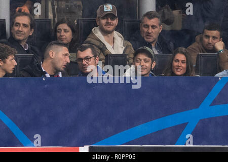 Marco Materazzi ex Inter Player Valentino Rossi Biker durante 'UEFA Champions League ' Gruppo stadio B match tra Inter 1-1 Barcelona a Giuseppe Meazza su SNovember 06, 2018 di Milano, Italia. Credito: Maurizio Borsari/AFLO/Alamy Live News Foto Stock