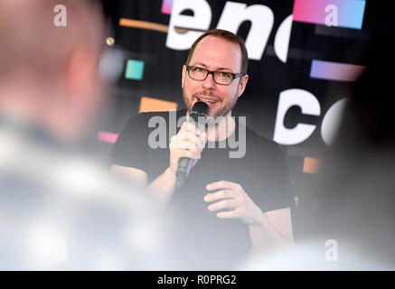 05 novembre 2018, US, Los Angeles: Markus Beckedahl, editor-in-chief del blog Netzpolitik.org parla all'inizio del sequencer Tour. Il tour con il digital conference re:publica, Reeperbahn Festival e i supporti di marketing e di promozione Start-up next media accelerator avrà luogo in occasione della Germania anno negli Stati Uniti. A partire dal mese di ottobre 2018 alla fine del 2019, un tedesco anno avrà luogo negli Stati Uniti sotto il motto "Wunderbar insieme. La Germania e gli Stati Uniti". Foto: Britta Pedersen/dpa-Zentralbild/ZB Foto Stock