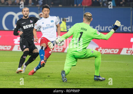 Hee Chan HWANG (MI., HH) vs. portiere Timo clacson (diritto, K) e Marcel RISSE (K), azione, lotta per la palla, calcio seconda Bundesliga, XII GIORNATA, Hamburg Amburgo Amburgo (HH) - 1.FC Colonia (K) 1: 0, su 05.11.2018 in Hamburg / Germania. € | Utilizzo di tutto il mondo Foto Stock