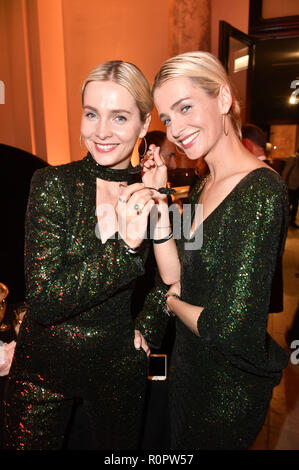 Berlino, Germania. 05 Nov, 2018. Julia Meise und Nina Meise bei der Aftershow Party der 21. Busche Gala 2018 im Hotel de Rome. Berlino, 05.11.2018 | Utilizzo di credito in tutto il mondo: dpa/Alamy Live News Foto Stock