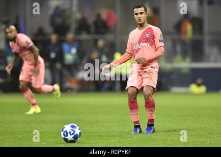 Milano, Italia. 6 Nov 2018. Philippe Coutinho di Barcellona durante la UEFA Champions League match tra Inter e Milan e Barcellona allo Stadio San Siro di Milano, Italia il 6 novembre 2018. Foto di Giuseppe mafia. Credit: UK Sports Pics Ltd/Alamy Live News Foto Stock