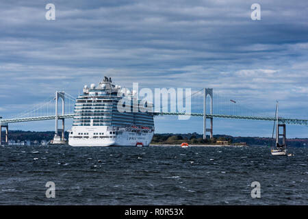 La nave di crociera ancorato nel porto di Newport, Rhode Island, Stati Uniti d'America. Foto Stock