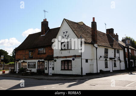 I Tre Merli Inn, Flamstead, Hertfordshire, presenta parti dell'edificio risalente al XVI secolo. Foto Stock