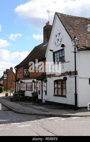 I Tre Merli Inn, Flamstead, Hertfordshire, presenta parti dell'edificio risalente al XVI secolo. Foto Stock