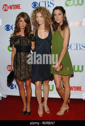 Shenae Grimes, Jessica Stroup, AnnaLynne McCord - CBS-CW e Showtime - tca Summer Party 2008 al Boulevard 3 Club di Los Angeles. a piena lunghezza Foto Stock