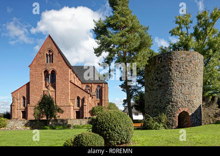 Chiesa di S. Giovanni Battista, Chiesa parrocchiale, Amöneburg le rovine del castello di difesa, torre di difesa, Amöneburg castle Foto Stock