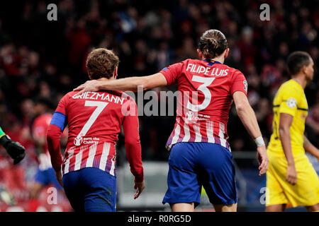 Atlético de Madrid è Antoine Griezmann (L) e Filipe Luis (R) durante la UEFA Champions League match tra Atlético de Madrid e il Borussia Dortmund a Wanda Metropolitano Stadium di Madrid, Spagna. Novembre 06, 2018. Foto Stock