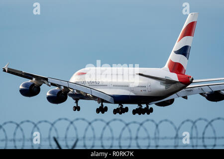 British Airways piano Airbus A380 aereo aereo aereo jet jetliner sbarco Foto Stock