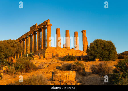 Il Tempio di Giunone nella Valle dei Templi di Agrigento - Sicilia, Italia. Foto Stock