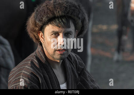 Buzkashi invernale venerdì, Mazar-i-Sharif, Afghanistan - un giocatore Horse-Mounted Foto Stock