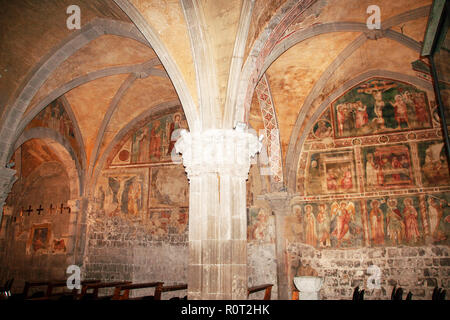 Gli affreschi in stile romanico gotica chiesa di San Flaviano a Montefiascone, Viterbo, Lazio, Italia Foto Stock